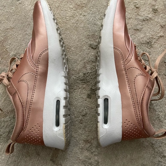 Nike Air Max Thea women’s Rose Gold Sneakers, size 7 - Picture 7 of 8